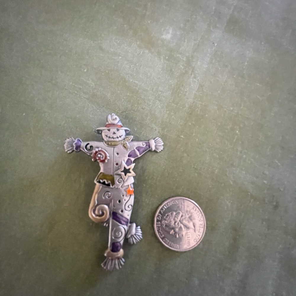 Scarecrow pin - Picture 3 of 3